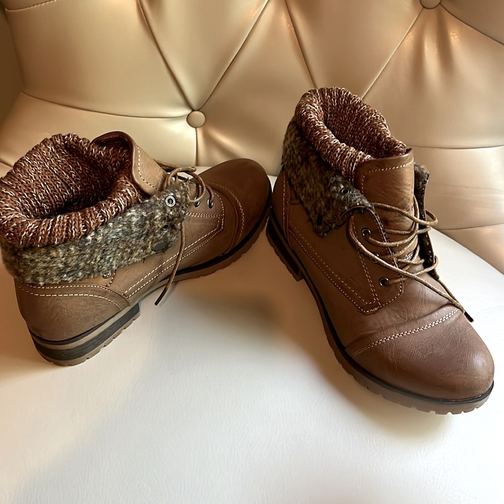 Women’s Brown boots size 10.